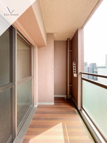 バルコニー　外からの目が気にならないバルコニーで洗濯物が干せます