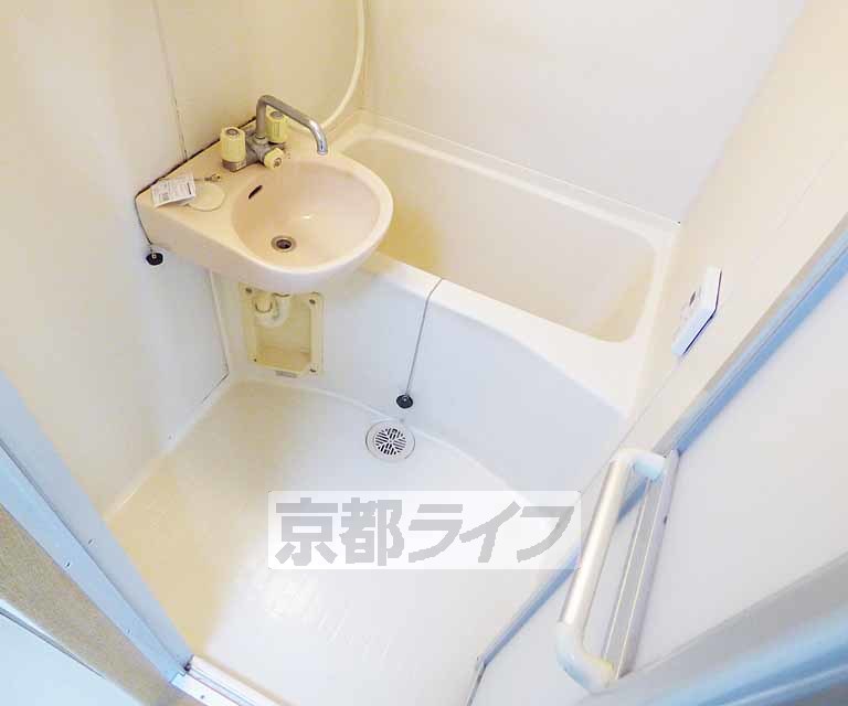 バス・シャワールーム　洗面台付です