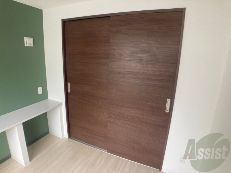 収納　寝室の収納です。部屋がすっきり片付きます。