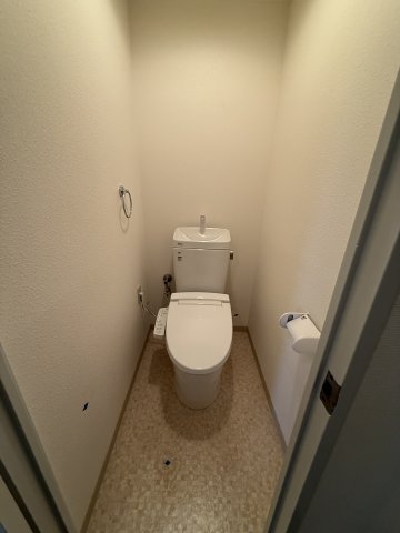 トイレ　※写真は同じマンションの違う部屋のものになります。