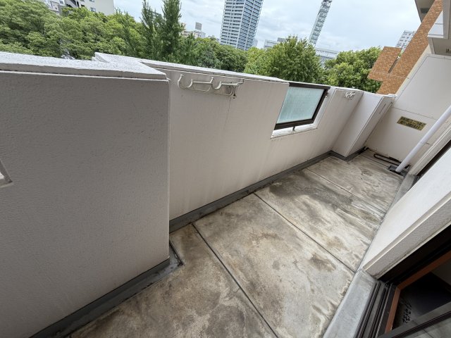 バルコニー　※写真は同じマンションの違う部屋のものになります。