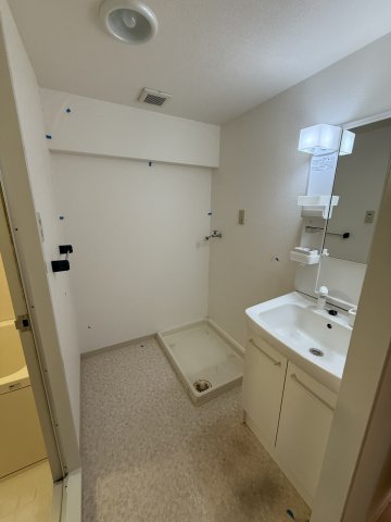 洗面設備　※写真は同じマンションの違う部屋のものになります。