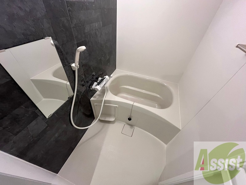 バス・シャワールーム　お風呂になります。一日の疲れを癒してくださいね。