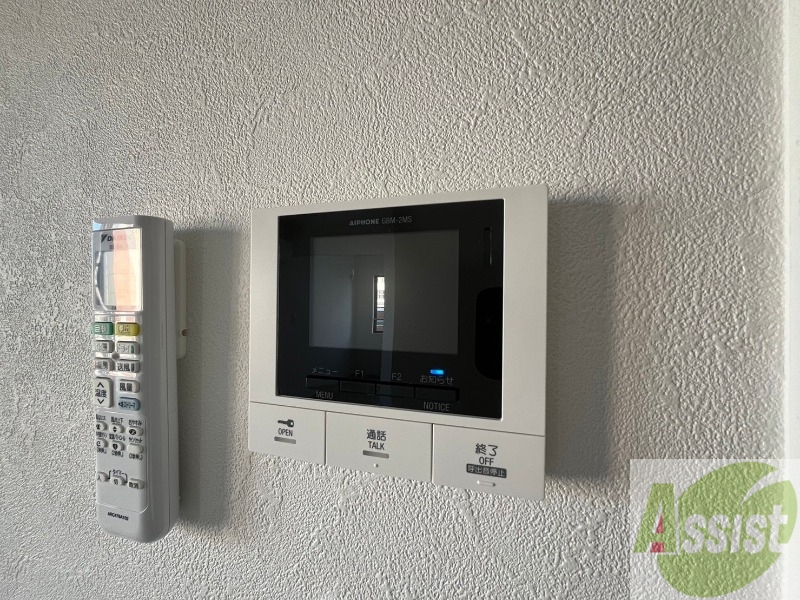 セキュリティ　モニタ付インターホンです。セキュリティ面も安心ですね！