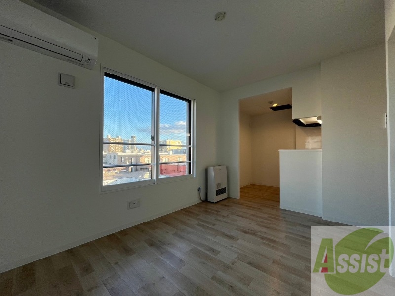 居室・リビング　広々としたリビングですね。使い勝手がよさそうですね！