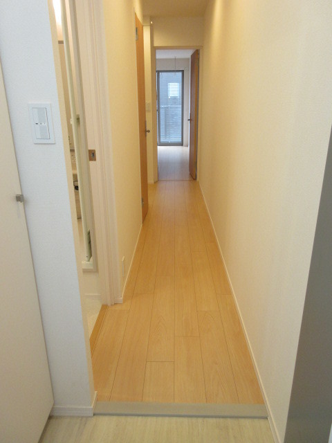 玄関　玄関から室内へ