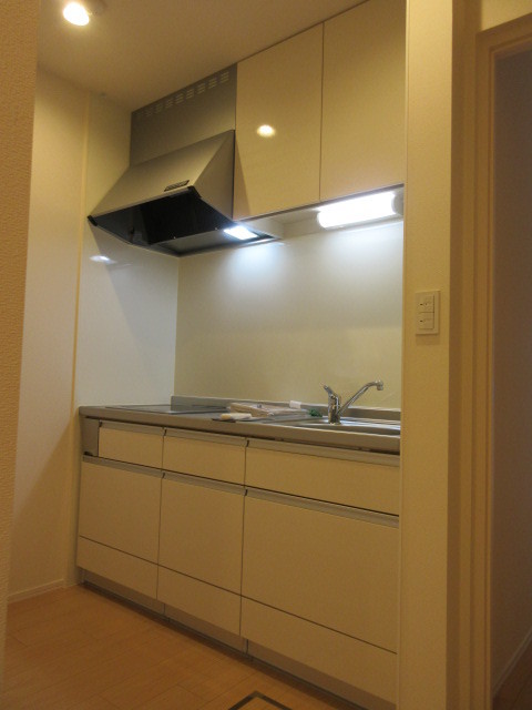 キッチン　上下に収納が有り使いやすいＩＨ２口システムキッチン