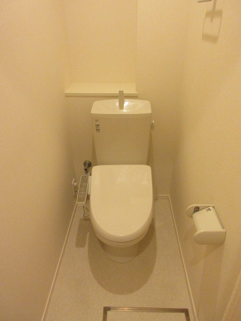 トイレ　温水洗浄暖房便座付トイレ