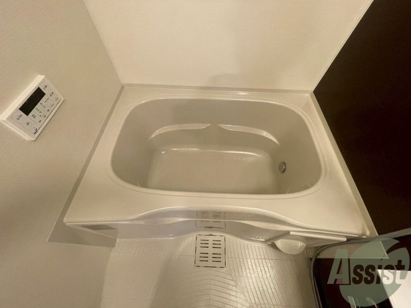 バス・シャワールーム　こちらはバスルームになります。追い焚き機能付です。