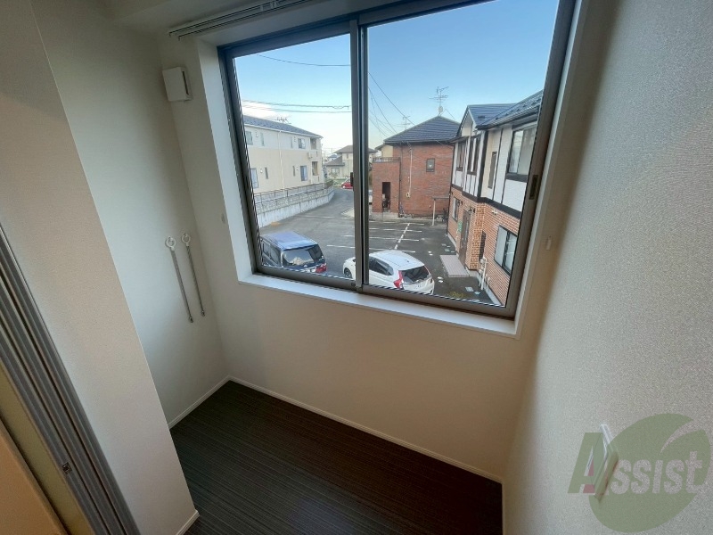 バルコニー　こちらはインナーバルコニーになります。洗濯物はこちらで。