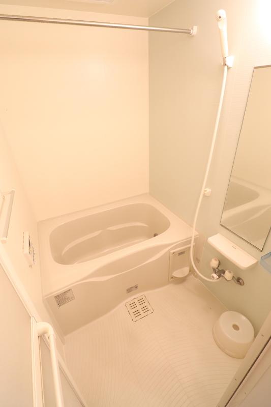 バス・シャワールーム　２　追い焚き機能、浴室乾燥機付きバス