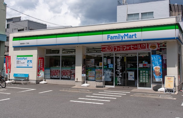 コンビニ　ファミリーマート 大久保駅南口店（コンビニ）まで334m