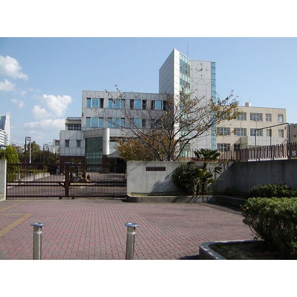 中学校　大阪市立難波中学校（中学校）まで154m