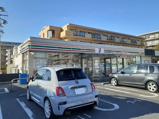 コンビニ　セブンイレブン（コンビニ）まで270m