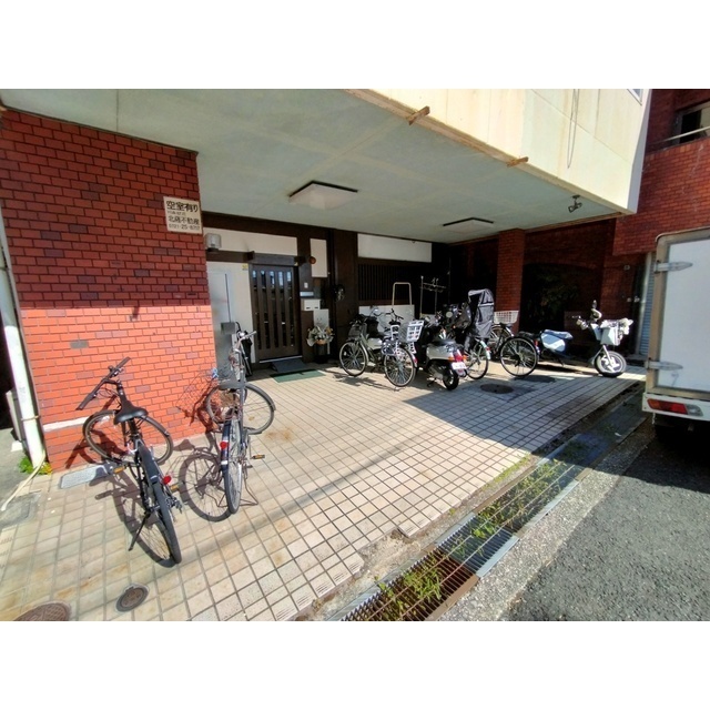 エントランス　ホームナビは仲介手数料0円でご紹介致します。