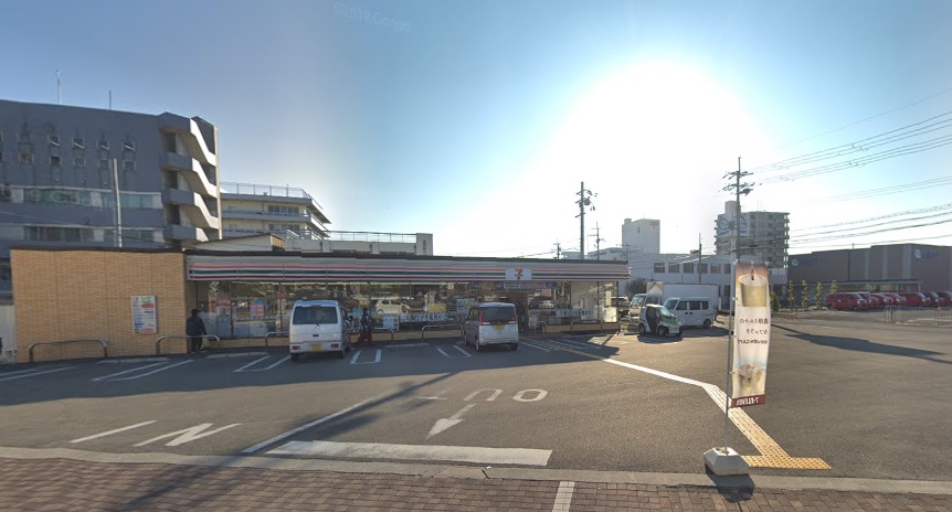 コンビニ　セブンイレブン富田林西口店（コンビニ）まで378m