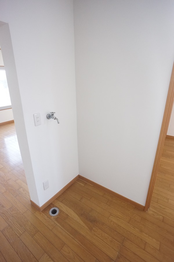 その他　キッチンに洗濯機置場あります！