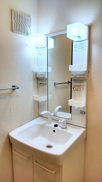 洗面設備　クリーニング・修繕前