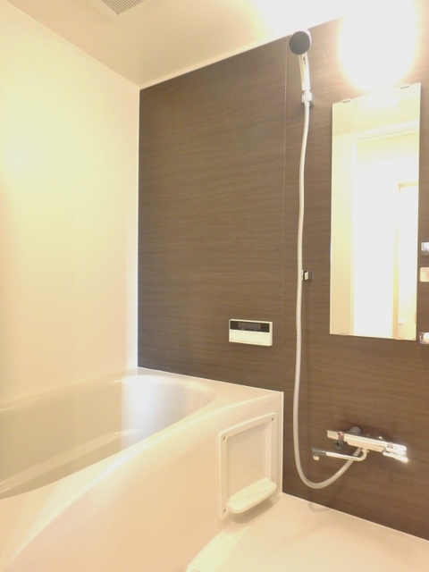 バス・シャワールーム　★使いやすいシングルレバー、追い焚き付きの浴室です★