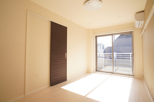 居室・リビング　南向きで日当たり良好なお部屋！暖かな日差しが入ります♪