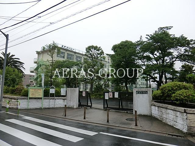 中学校　荒川区立第五中学校（中学校）まで592m