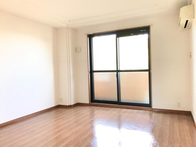 居室・リビング　室内