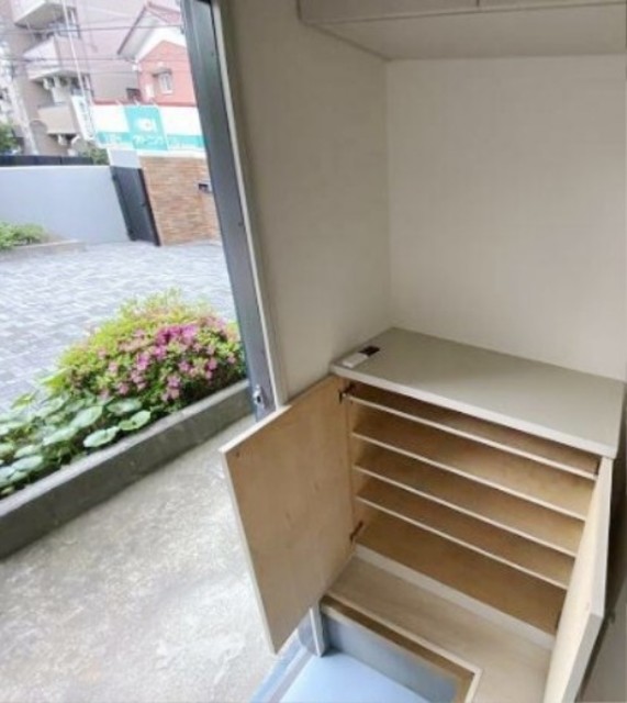 玄関　別部屋同仕様タイプ