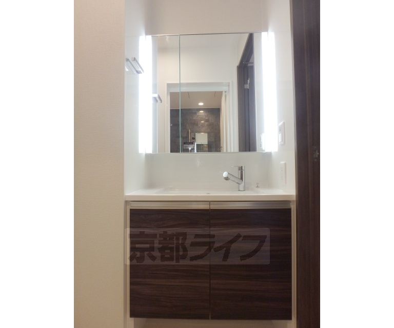 洗面設備　独立洗面台です。