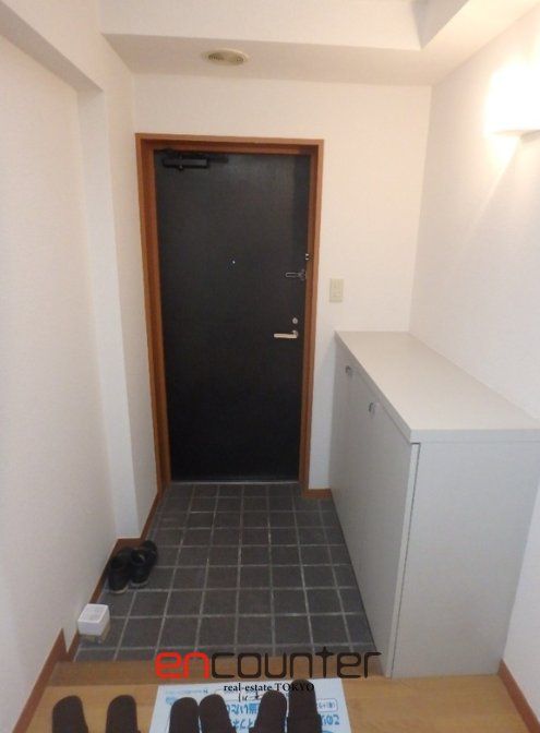 玄関　※同マンション別室参考写真