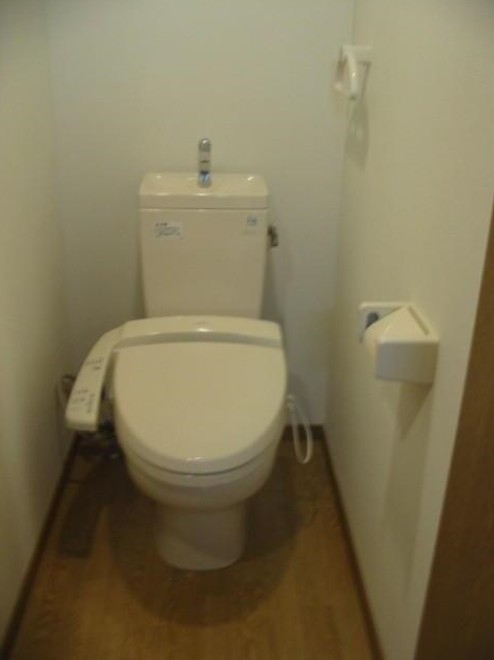 トイレ　温水洗浄便座。