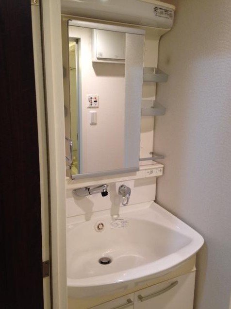 洗面設備　嬉しい独立洗面台付き。