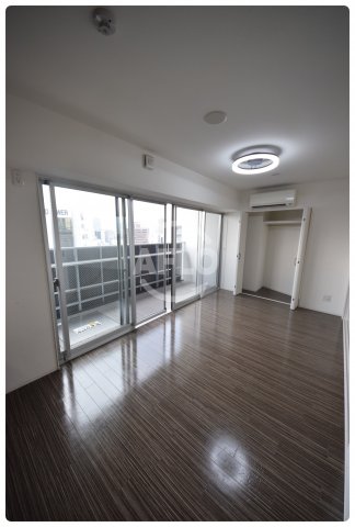 居室・リビング　BLDK　THEATER（ビーエルディーケーシアター）明るい