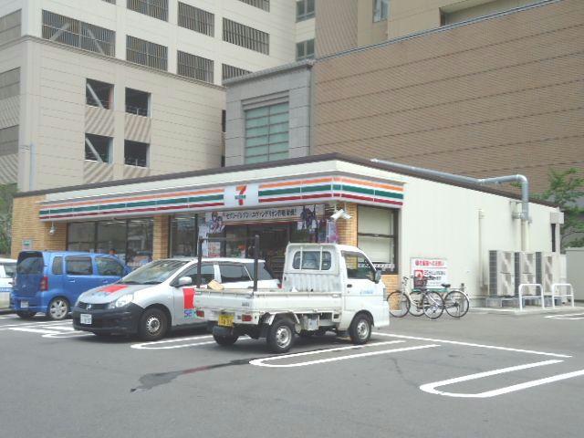 コンビニ　セブンイレブン新潟寄居町店（コンビニ）まで100m