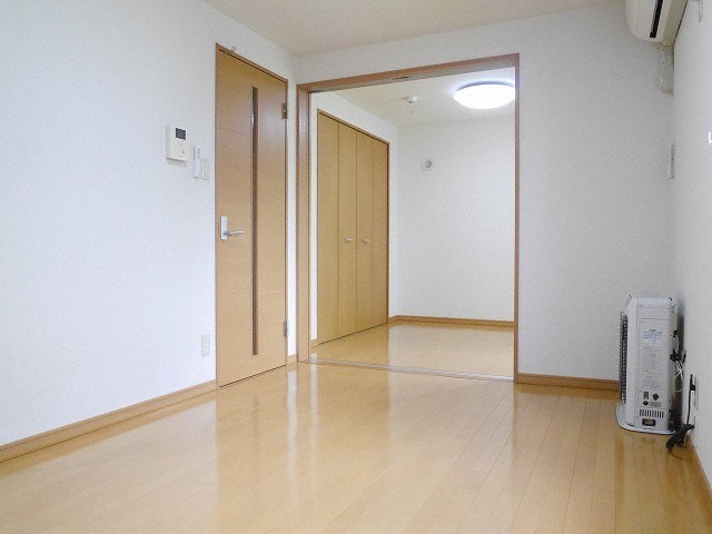 居室・リビング　※別号室参考写真