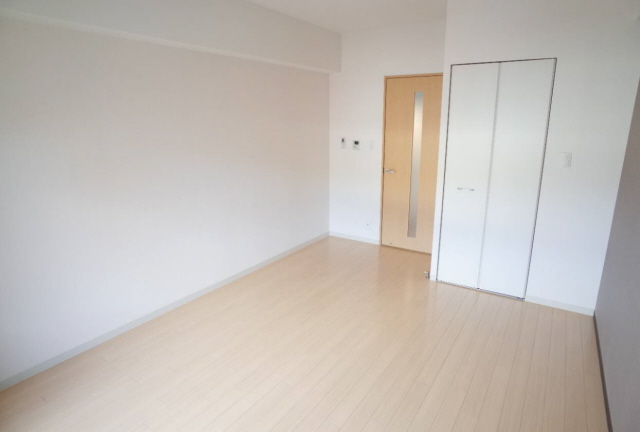 居室・リビング　写真は同マンションの他の部屋のものです