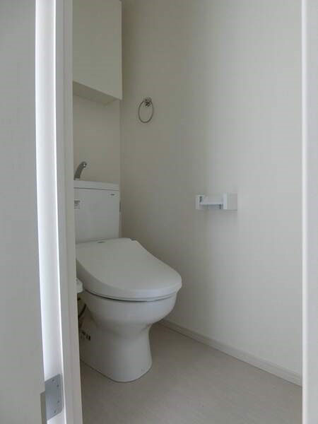 トイレ　ウォシュレット付きです。