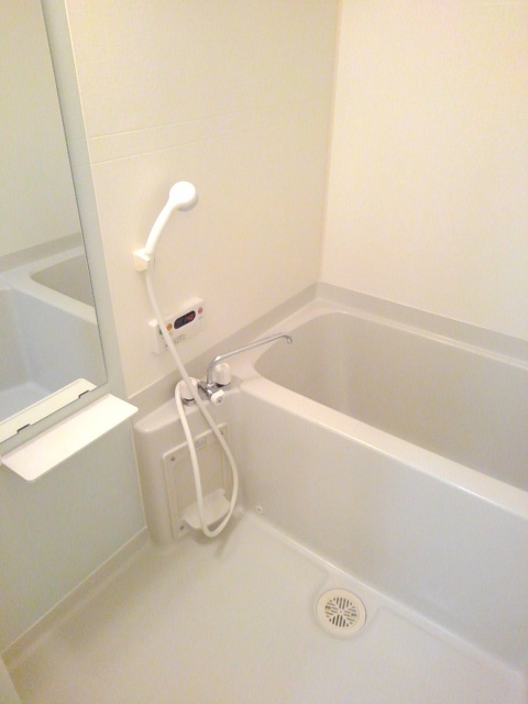 バス・シャワールーム　追い焚き付きでいつでも温かいお風呂に浸かれます☆