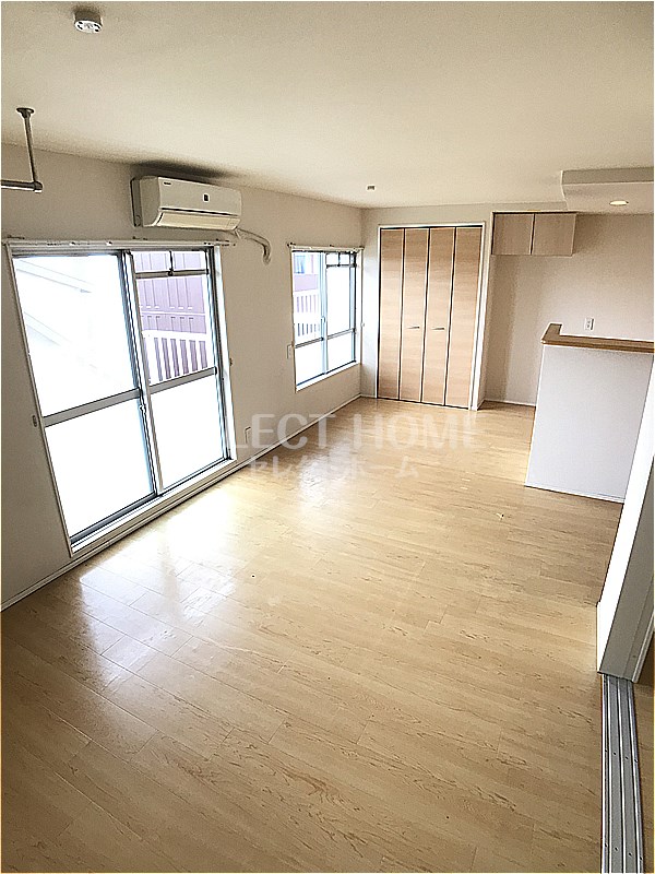 居室・リビング　こちらの居間で趣味の時間をお楽しみください