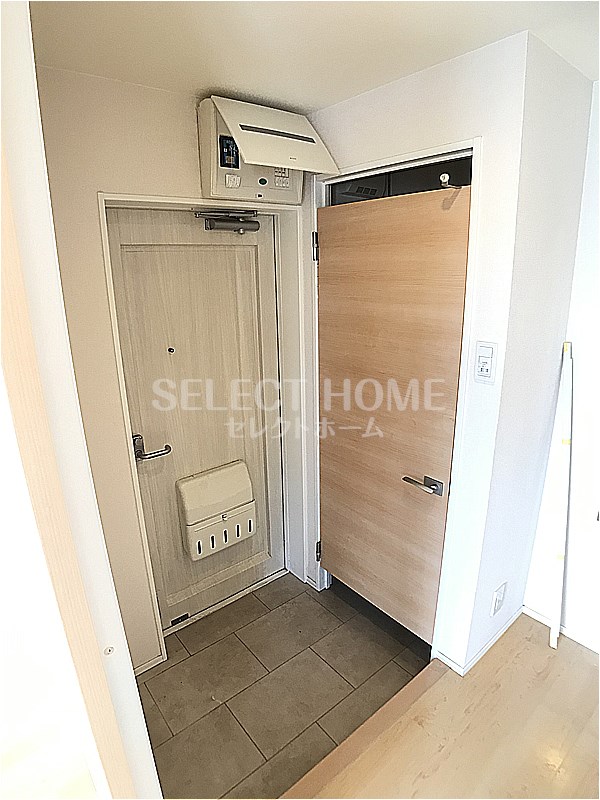 玄関　収納もある玄関です