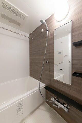 バス・シャワールーム　コンパクトで使いやすいお風呂です