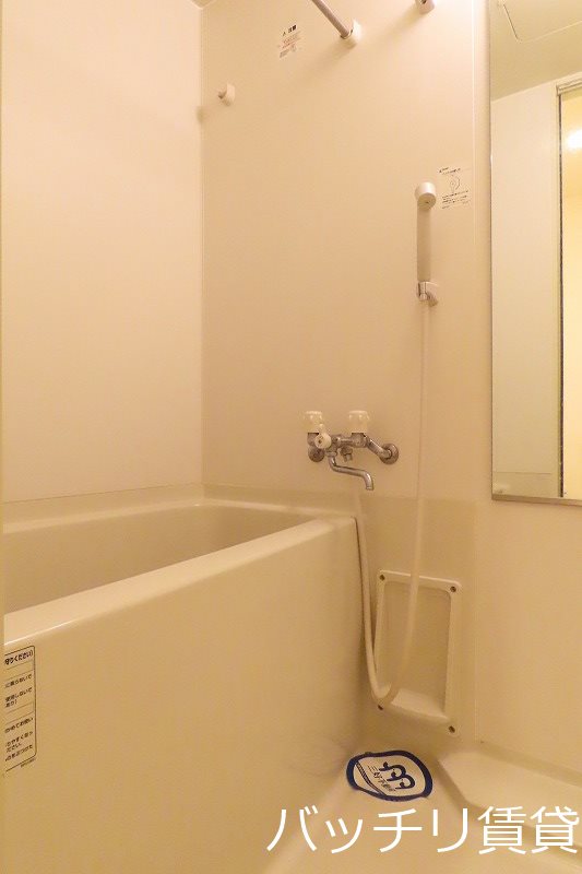 バス・シャワールーム　別号室タイプの為、現状を優先いたします
