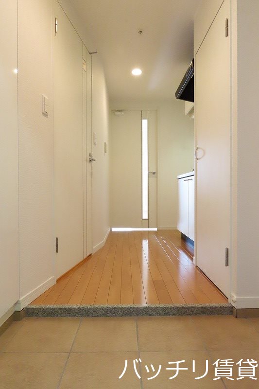 玄関　別号室タイプの為、現状を優先いたします