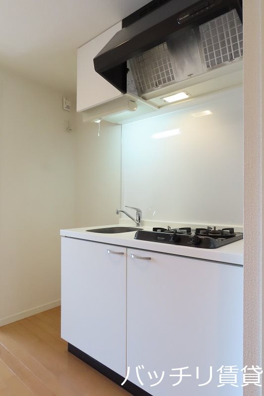 キッチン　別号室タイプの為、現状を優先いたします