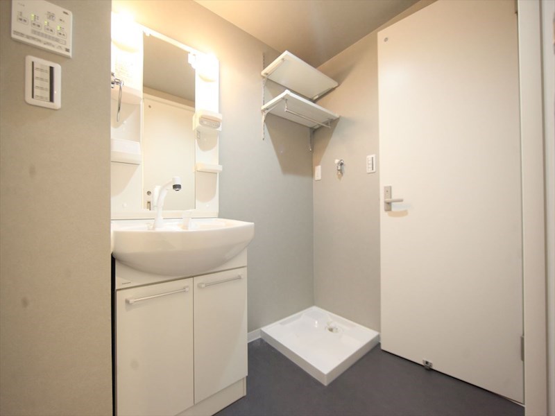 洗面設備　脱衣所　独立洗面台（シャンプードレッサー付）　イメージ写真