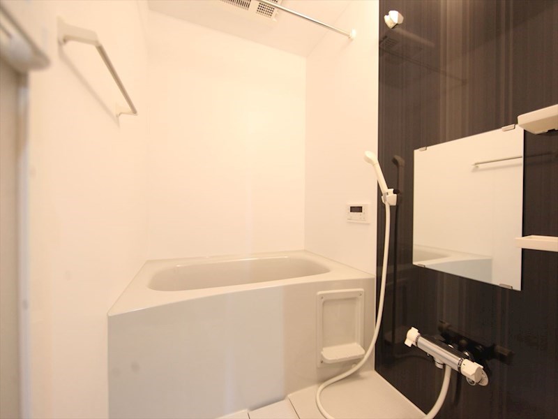 バス・シャワールーム　浴室暖房乾燥機付　追い焚き機能付お風呂　イメージ写真