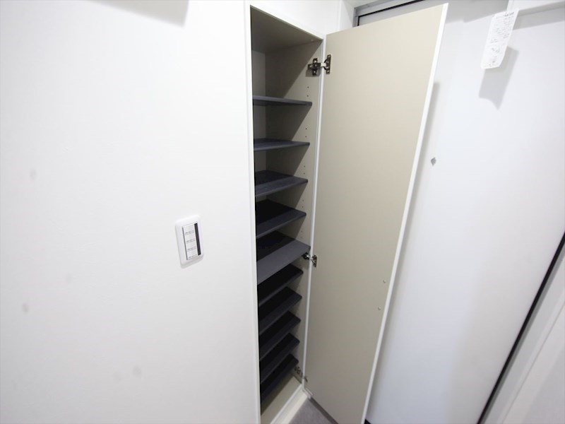 玄関　玄関　シューズボックス付（収納充実してます）　イメージ写真