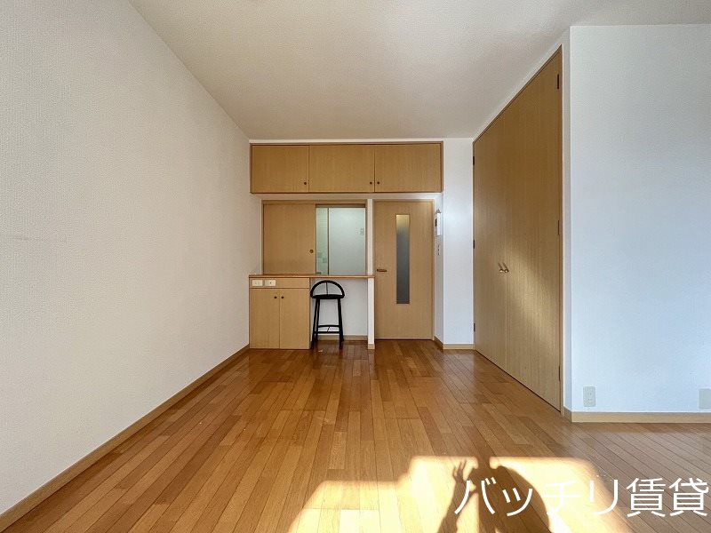 居室・リビング　別号室タイプの為、現状を優先いたします