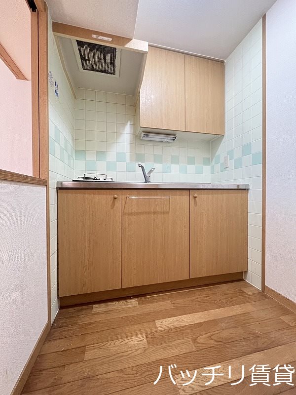 キッチン　別号室タイプの為、現状を優先いたします