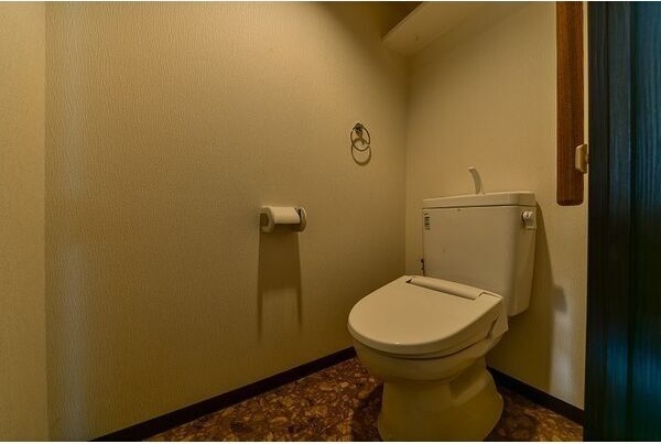 トイレ　※写真は同じマンションの違う部屋のものになります。