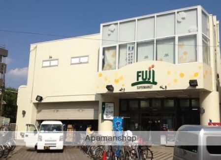 スーパー　ＦＵＪＩ用賀店（スーパー）まで357m